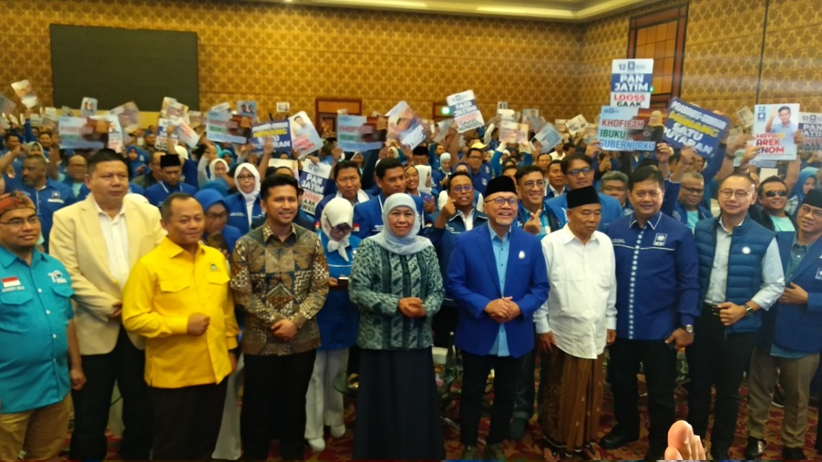 Khofifah Indar Parawansa usai menerima surat rekomendasi dukungan untuk maju Pilgub 2024. (Haryo Agus/ jatimnow.com)