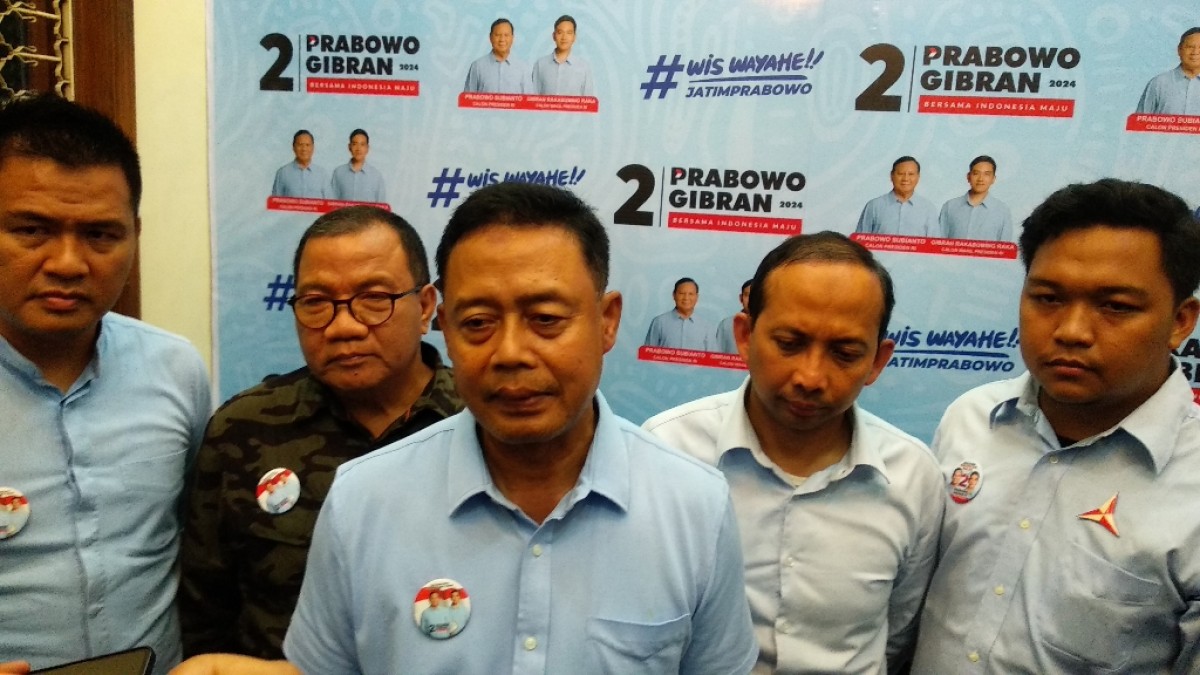 Ketua TKD Prabowo-Gibran Jawa Timur, Budi Priyo Suprayitno, beserta jajaran. (Foto: Haryo Agus/jatimnow.com)