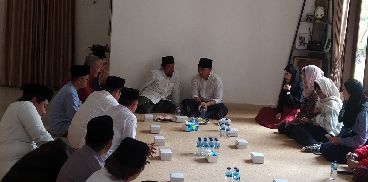 Ketua Umum PSI, Kaesang Pangarep bersama Wakil Ketua Dewan Pembina PSI, Grace Natalie saat mengunjungi Bangkalan. (Foto: Fathor Rahman/jatimnow.com)