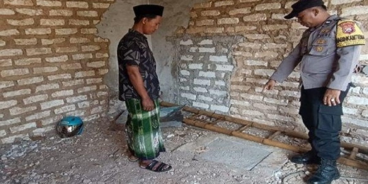 Lokasi lubang sumur (Foto: Humas Polres Pamekasan for jatimnow.com)