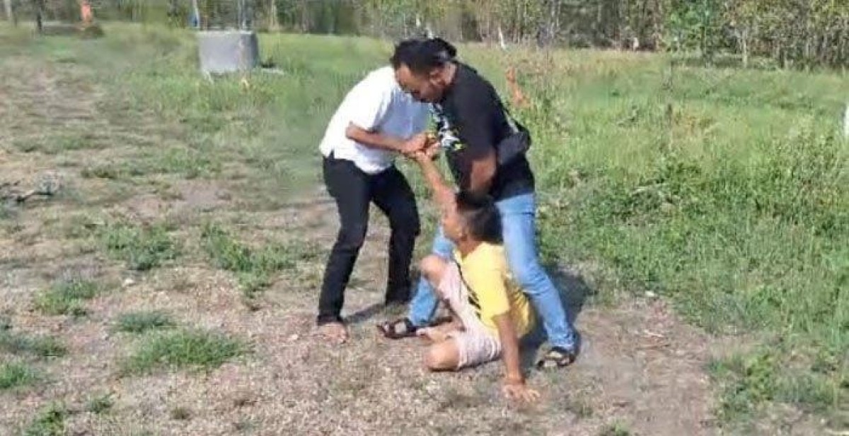 Proses penangkapan tersangka pelaku pencabulan. (Foto: Satreskrim Polres Sampang for jatimnow.com)