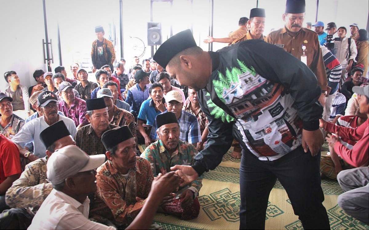 Kondisi Labuhan Perahu Dangkal, Nelayan Gresik Utara Curhat ke Bupati