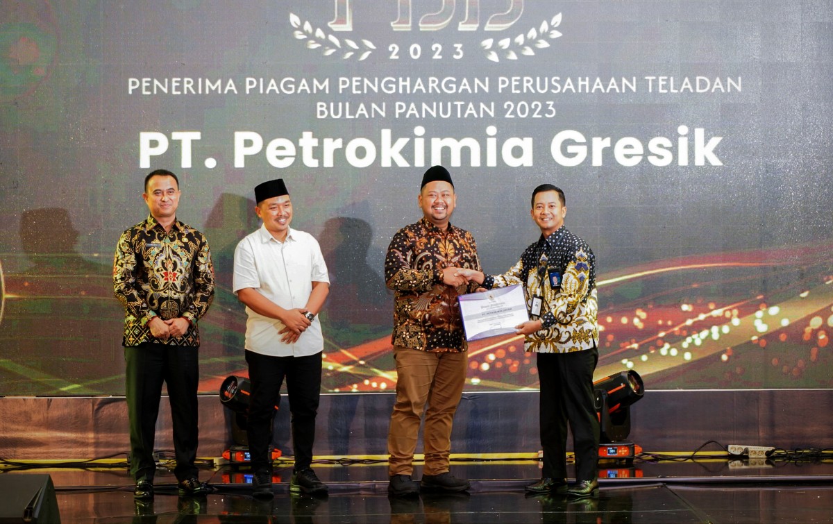 Taat Bayar Pajak dan Retribusi, Petrokimia Terima Penghargaan dari Pemkab Gresik