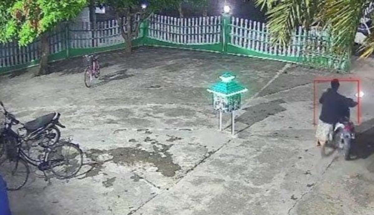 Ditinggal Salat Subuh, 2 Motor Jemaah di Sampang Hilang