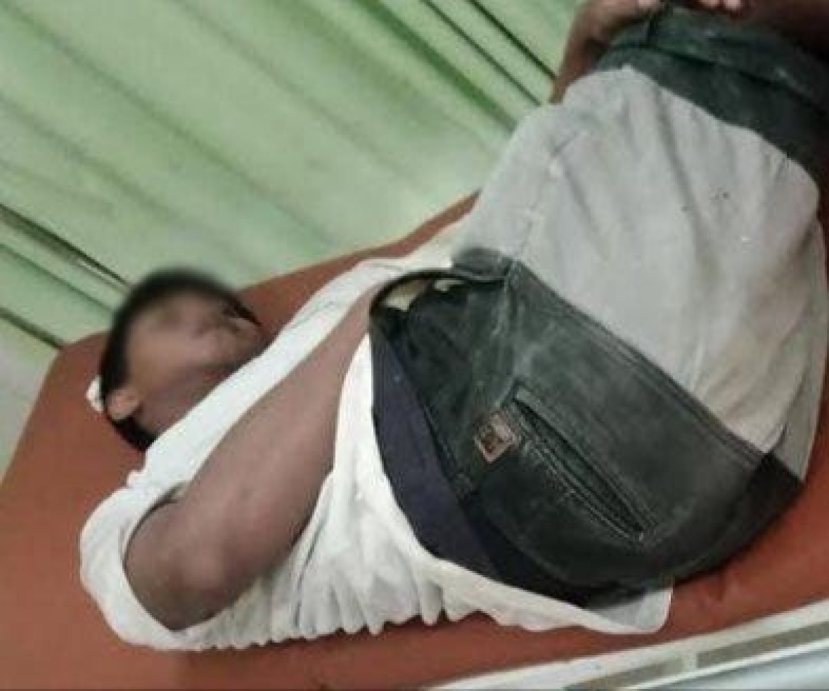 Korban Sahrul tertimpa baliho capres di Sampang. (Foto: Fathor Rahman/jatimnow.com)