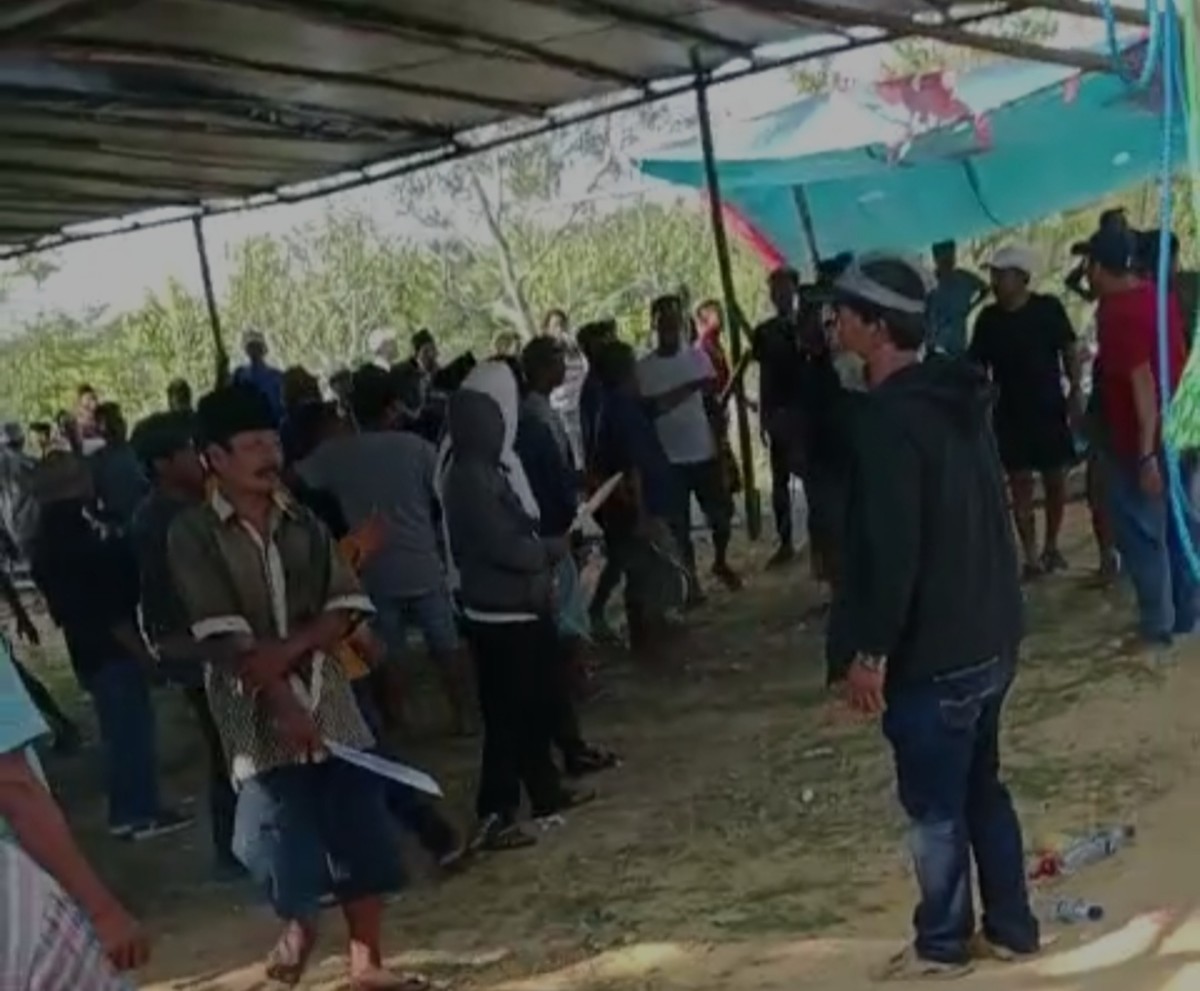 Tangkapan layar video di arena sabung ayam Bangkalan. (Foto: Fathor Rahman/jatimnow.com)