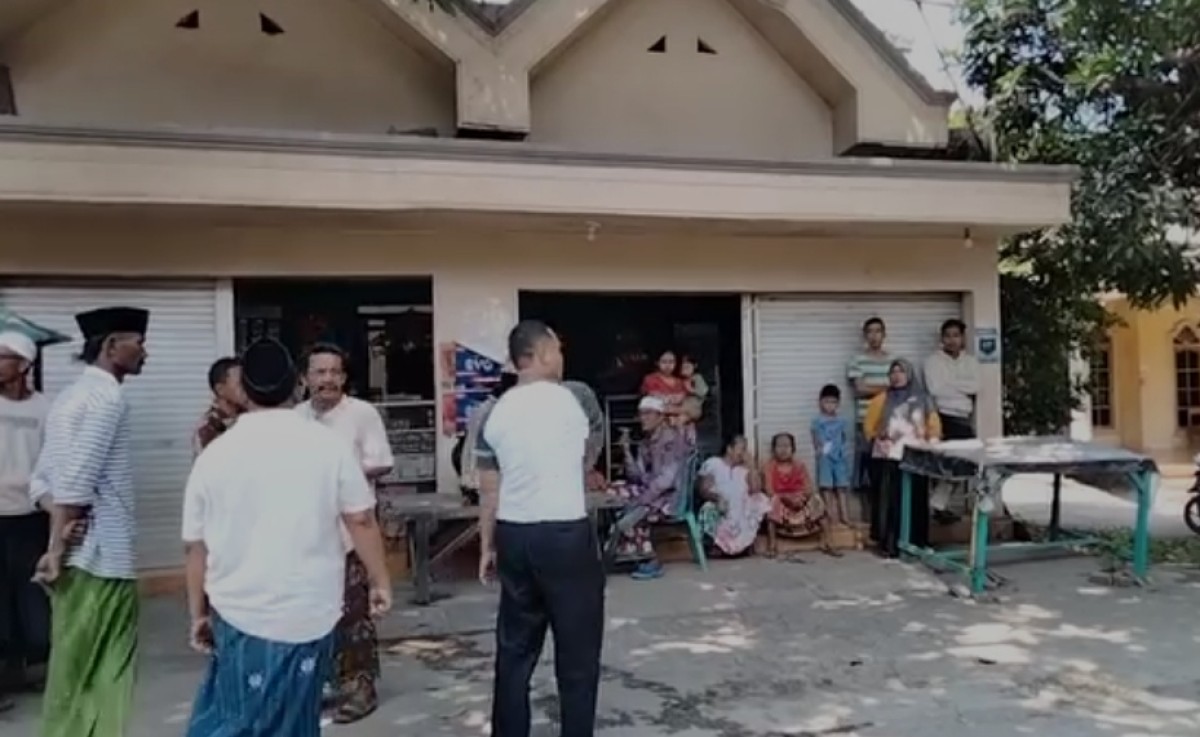 TKP penembakan tokoh masyarakat Sampang. (Foto: Fathor Rahman/jatimnow.com)