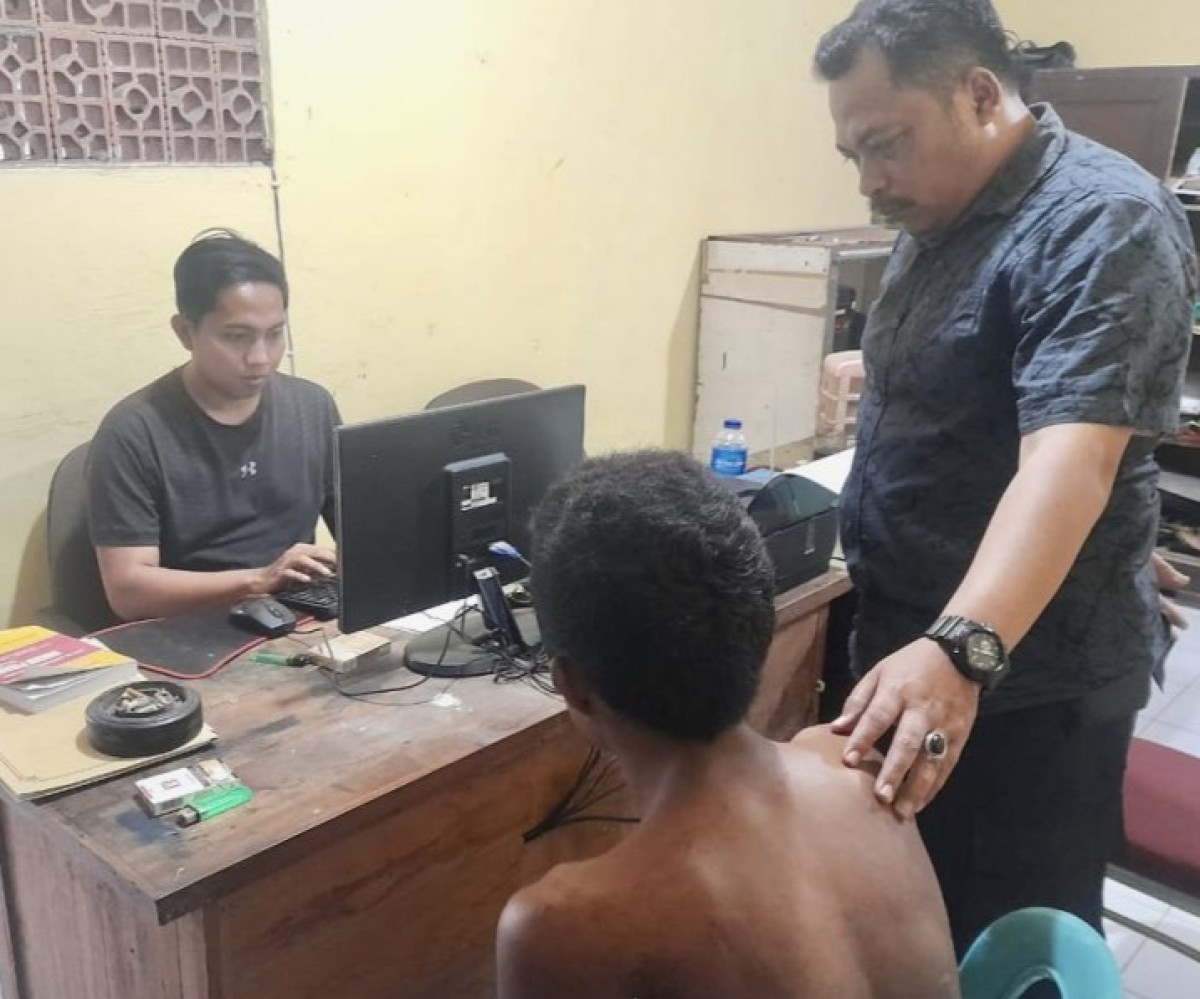 Pelaku pencurian (Foto: Polsek Tamberu for jatimnow.com)