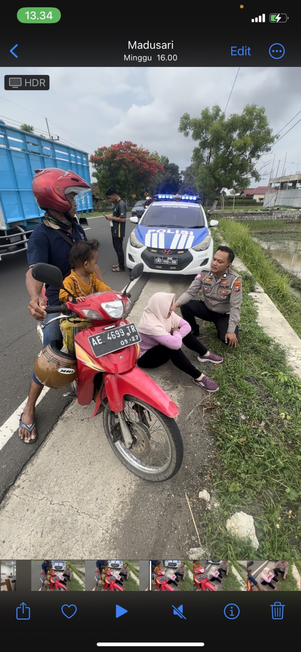 Tangkapan layar video viral emak-emak tantrum.