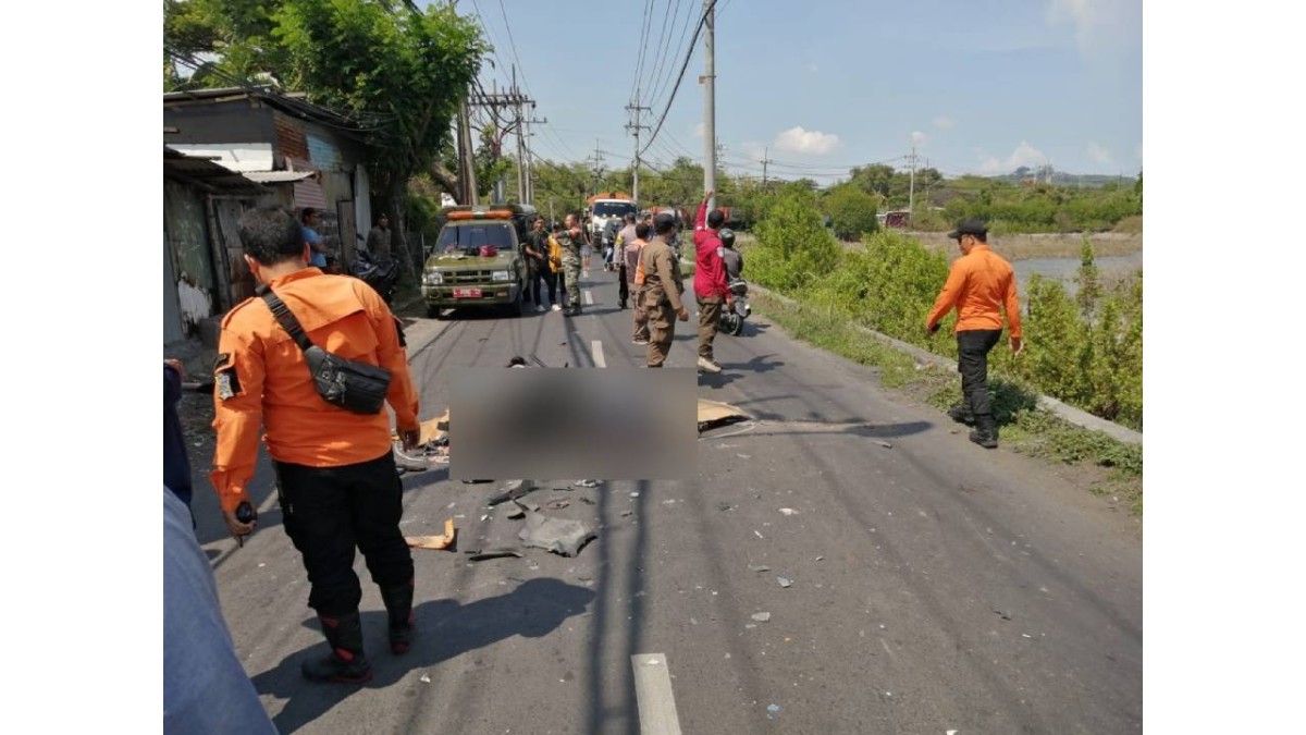 Proses evakuasi korban kecelakaan di Pakal Surabaya (BPBD Surabaya for jatimnow.com)