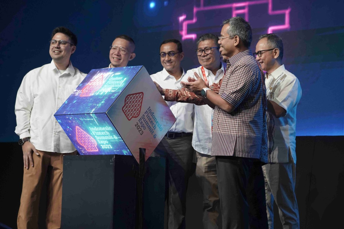 Pimpinan OJK di acara puncak Bulan Fintech Nasional 2023. (Foto:  Tokocrypto for jatimnow.com)