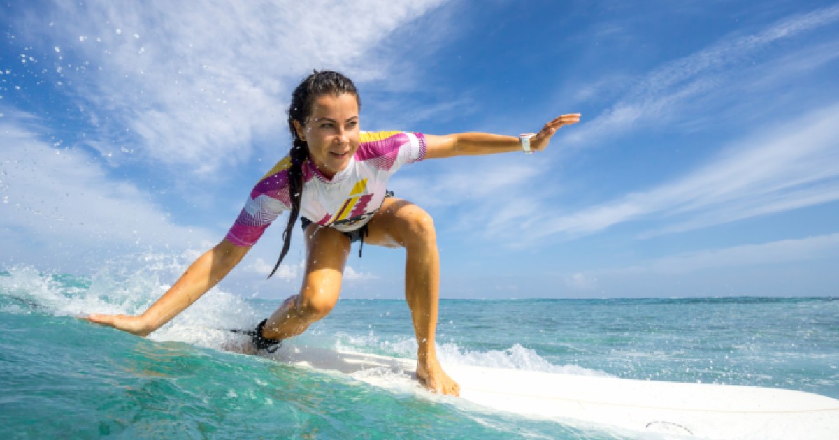 Ilustrasi berselancar. (Foto: iprice.co.id for jatimnow.com)