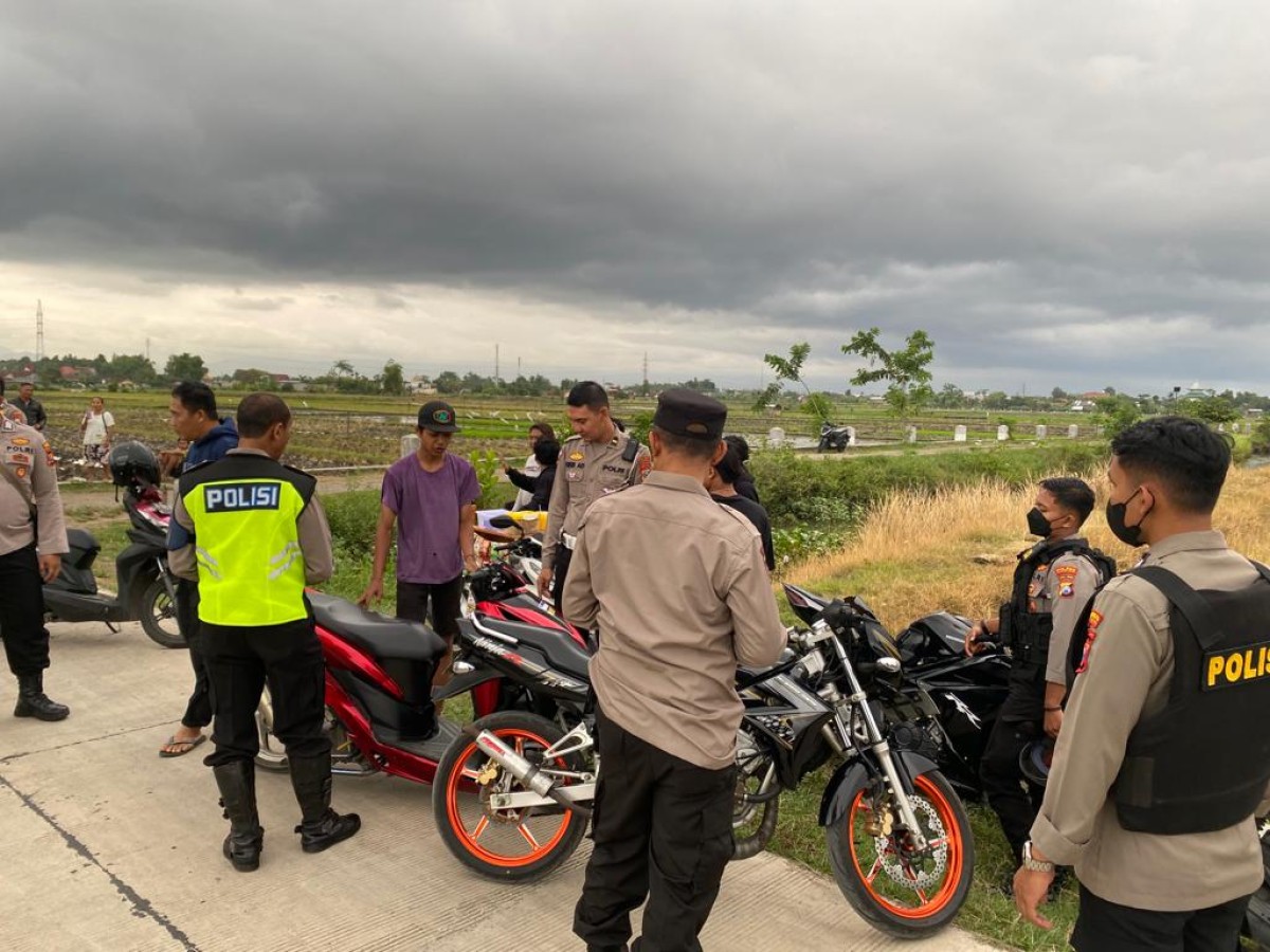 Polisi merazia kendaraan motor yang hendak balap liar di Tulungagung. (Dok Polres Tulungagung for jatimnow.com)