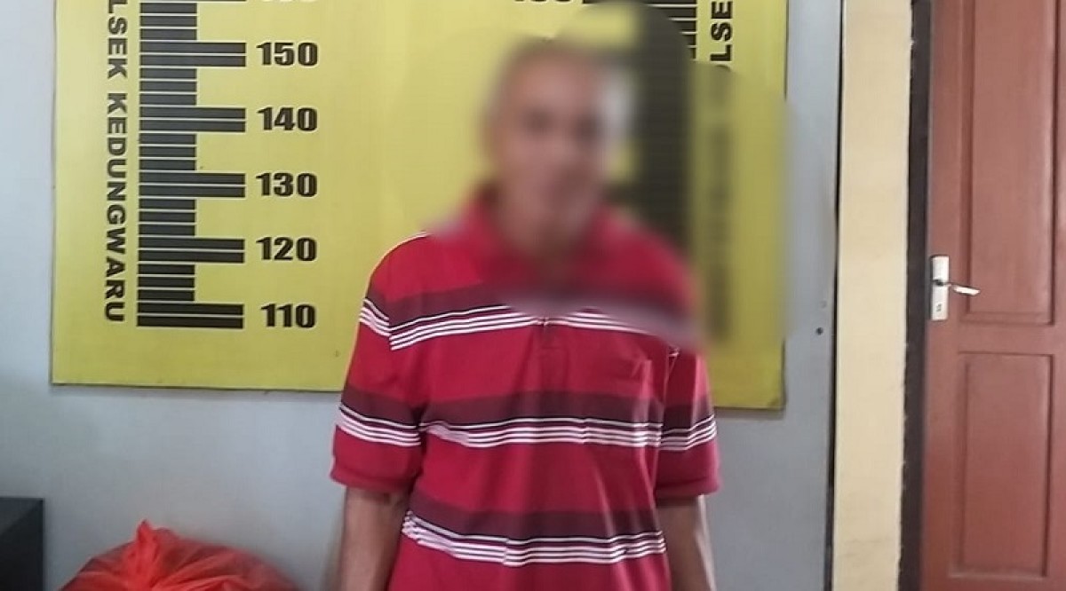 Tersangka ditahan oleh polisi. (Foto: Humas Polres Tulungagung/jatimnow.com)