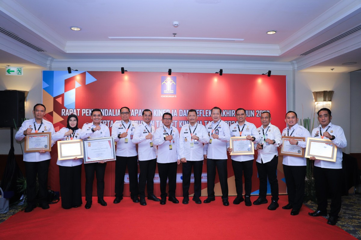 Kanwil Kemenkumham Jatim dan jajaran memborong delapan penghargaan bergengsi dalam Refleksi Akhir Tahun 2023. (Foto:Humas Kemenkumham Jatim)