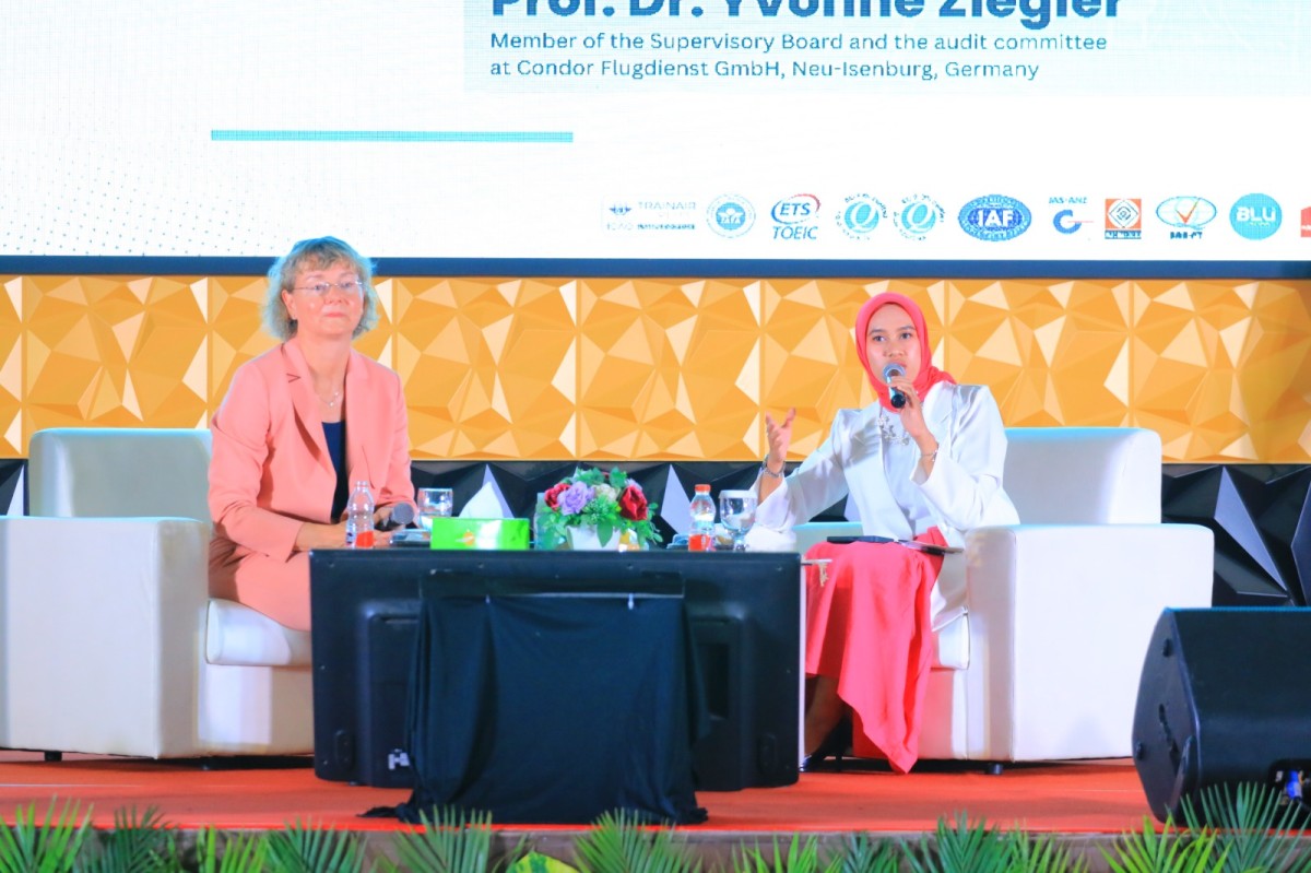 Politeknik Penerbangan (Poltekbang) Surabaya mendatangkan ahli penerbangan internasional asal Jerman untuk mengisi rangkaian acara seminar internasional ICATEAS . (Foto: Poltekban Surabaya)