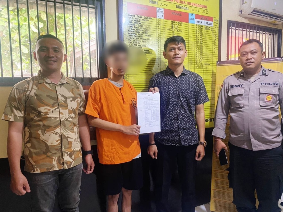 Tersangka saat diamankan polisi. (Foto: Polres Tulungagung)