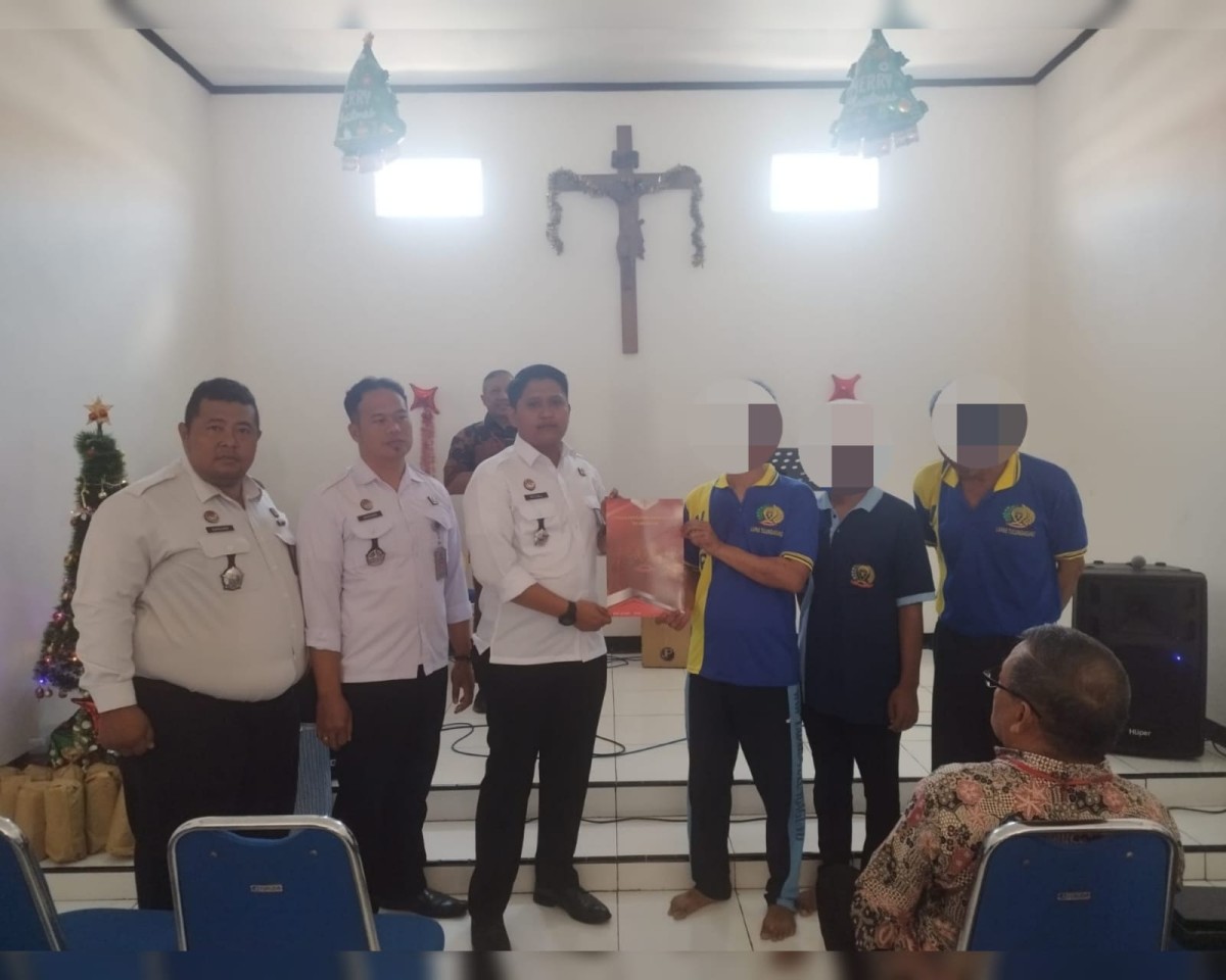 Narapidana di Lapas Tulungagung saat menerima remisi natal. (Foto: Dok Lapas Tulungagung for jatimnow.com)