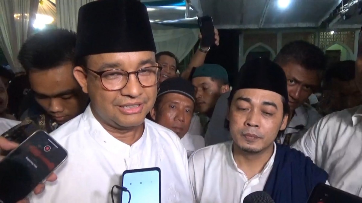 Anies Baswedan usai menghadiri istigotsah kubro di Trenggalek. (Foto: Bramanta Pamungkas/jatimnow.com)
