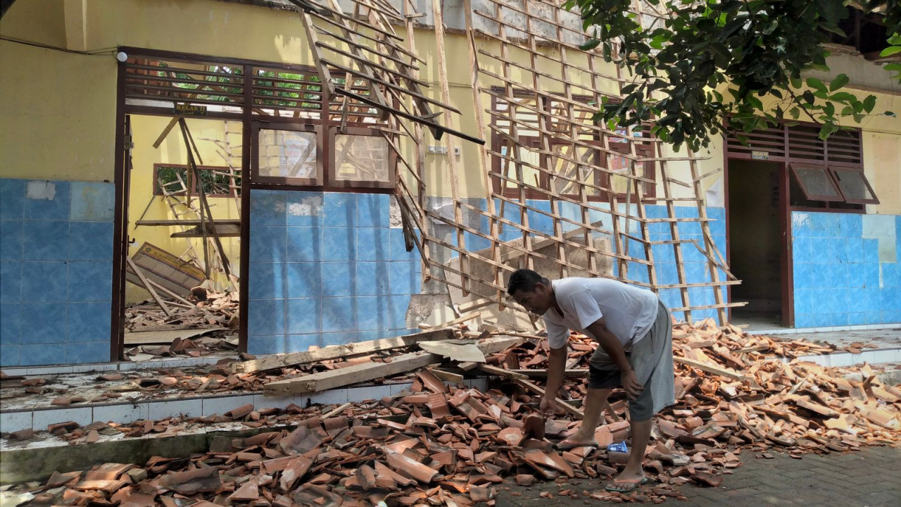 Kondisi MI Islamiyah di Desa Sentul, Gading yang ambruk. (Haryo Agus/jatimnow.com)