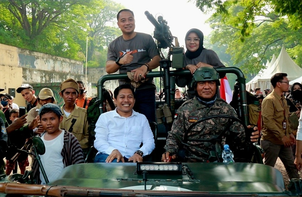 Abdul Ghoni bersama Wali Kota Surabaya Eri Cahyadi dalam sebuah acara di THP Kenjeran (dok.jatimnow.com)