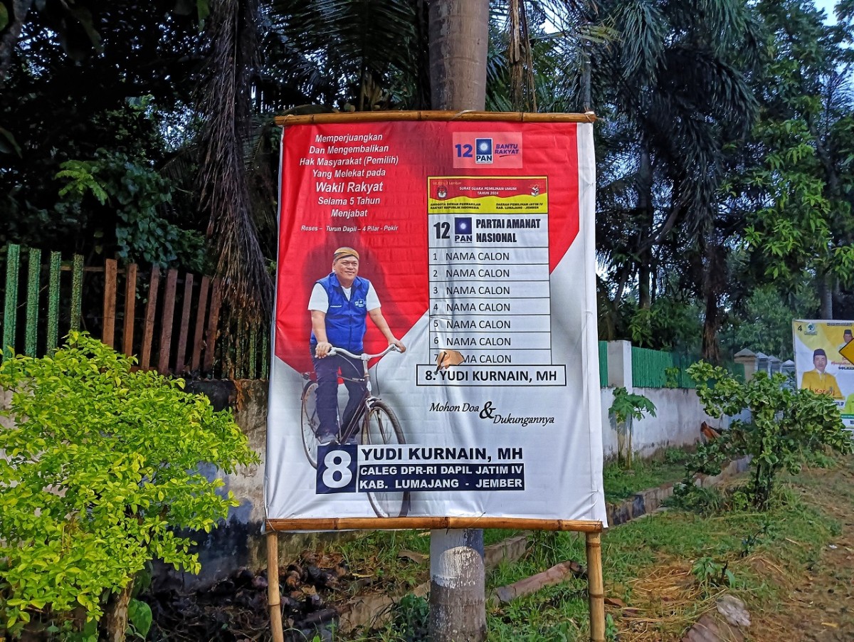 Baliho salah satu caleg di Jember. (Foto: Ahaddiini HM/jatimnow.com)