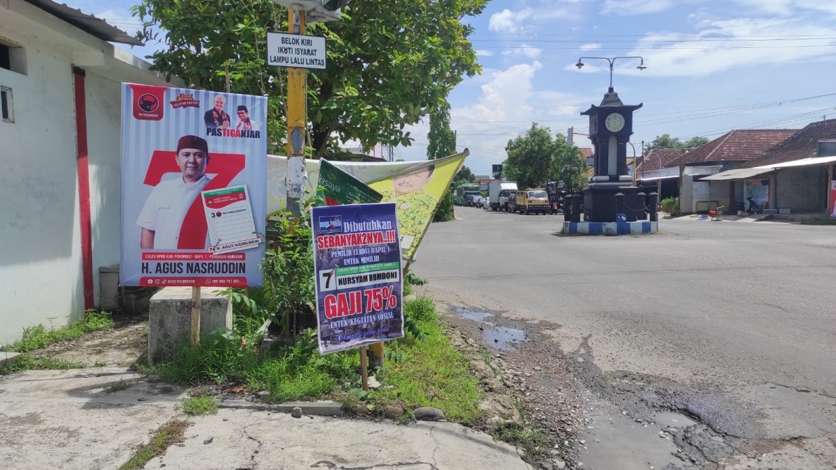 Baliho caleg DPRD Ponorogo dari Partai Demokrat, Nursyam Romdoni. (Foto: Ahmad Fauzani/jatimnow.com)