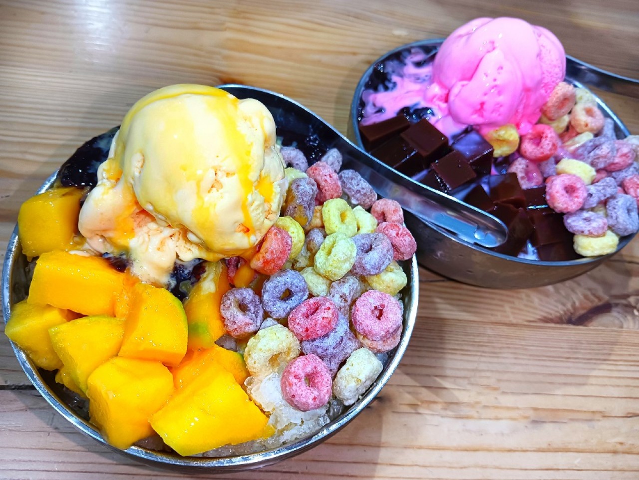 Es bubur ketan hitam Kang Bubur Pandaan. (Foto: Ahaddiini HM/jatimnow.com)