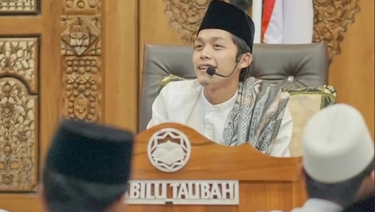 Gus Iqdam saat mengisi majlis taklim Sabilut Taubah (Foto: dok tangkap layar Sabilut Taubah chanel for jatimnow.com))