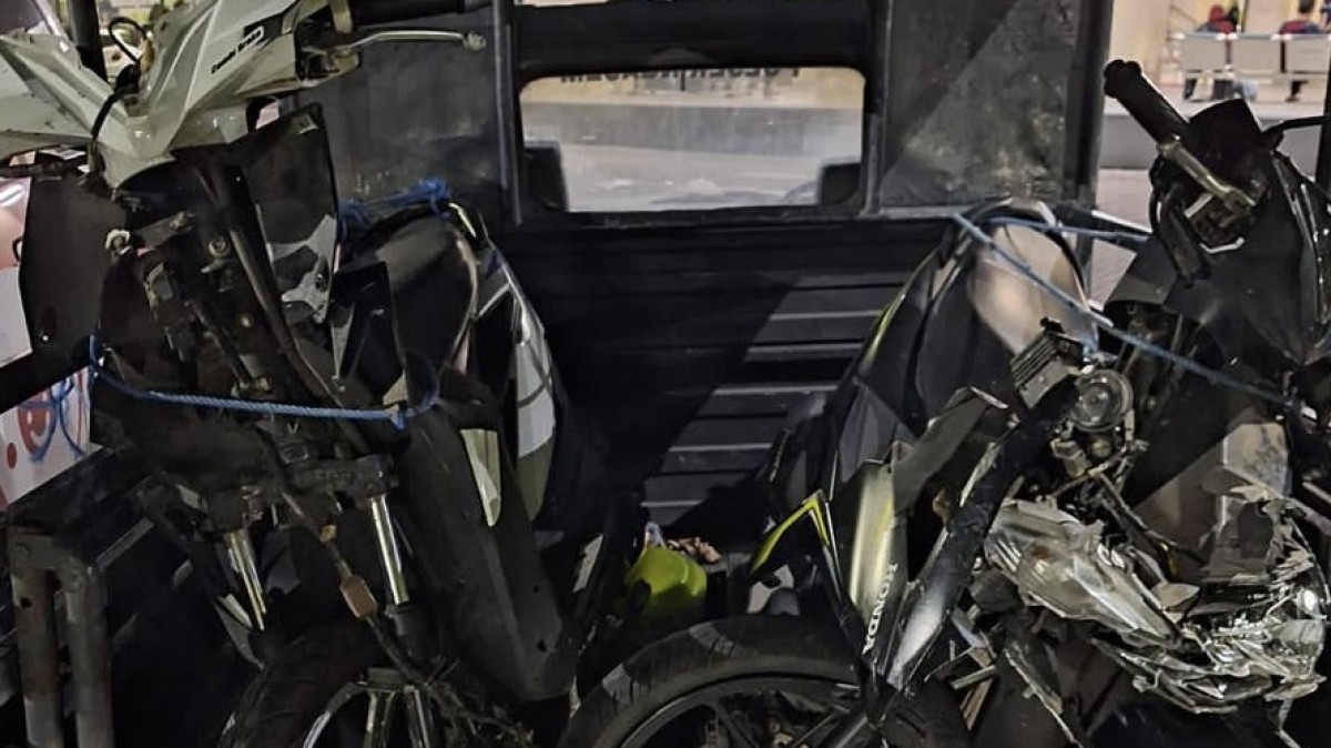 Motor Beat rusak parah akibat kecelakaan di Desa Tugurejo. (Foto: Polres Kediri/jatimnow.com)