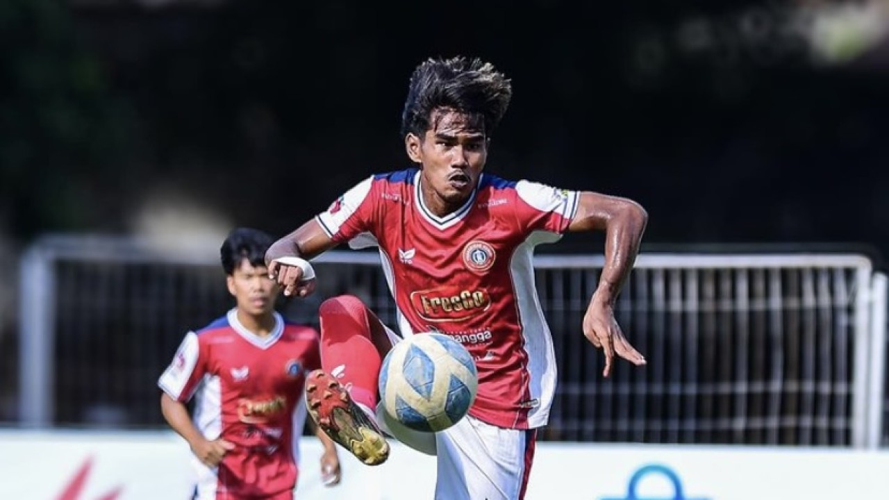 Pemain Persedikab Kediri Nasikin dalam laga melawan PS Mojokerto Putra. (Foto: Persedikab Kediri/jatimnow.com)