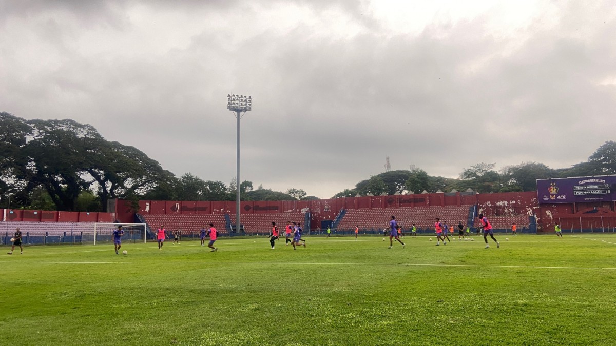 Suasana latihan perdana Persik Kediri di Stadion Brawijaya Kediri. (Foto : Yanuar Dedy/jatimnow.com)
