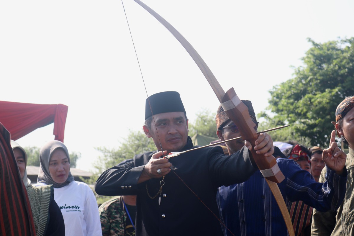 Mas Adi), membuka langsung kegiatan lomba panah. (Foto: Humas Pemkot Pasuruan)