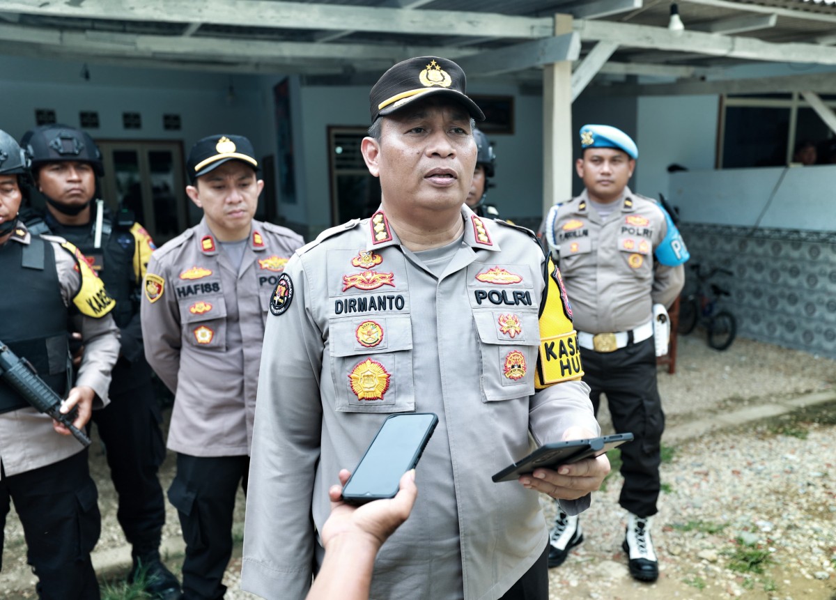 Kabid Humas Polda Jatim, Kombes Pol Dirmanto saat di Sampang Madura. (Foto: Humas Polda Jatim/jatimnow.com)