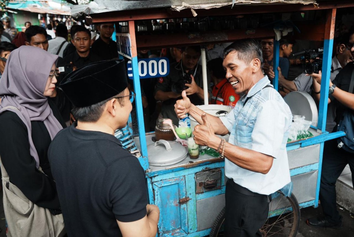 Cak Imin berdialog dengan pedagang di Pasar Citra Niaga Jombang. (Foto-foto: Timprov AMIN Jatim/jatimnow.com)