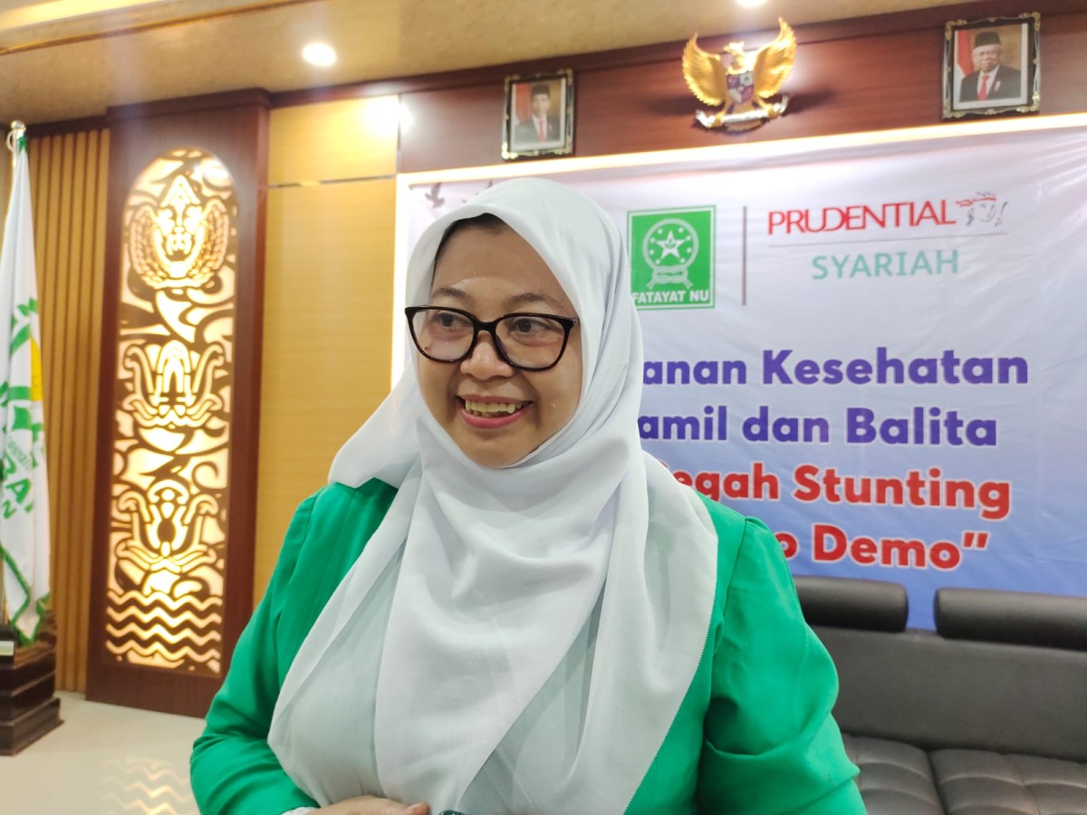 Anggota KPAI Margaret Aliyatul Maimunah ketika berkunjung ke Lamongan saat menjawab isu kekerasan pada anak. (Foto : Adyad Ammy Iffansah/jatimnow.com)