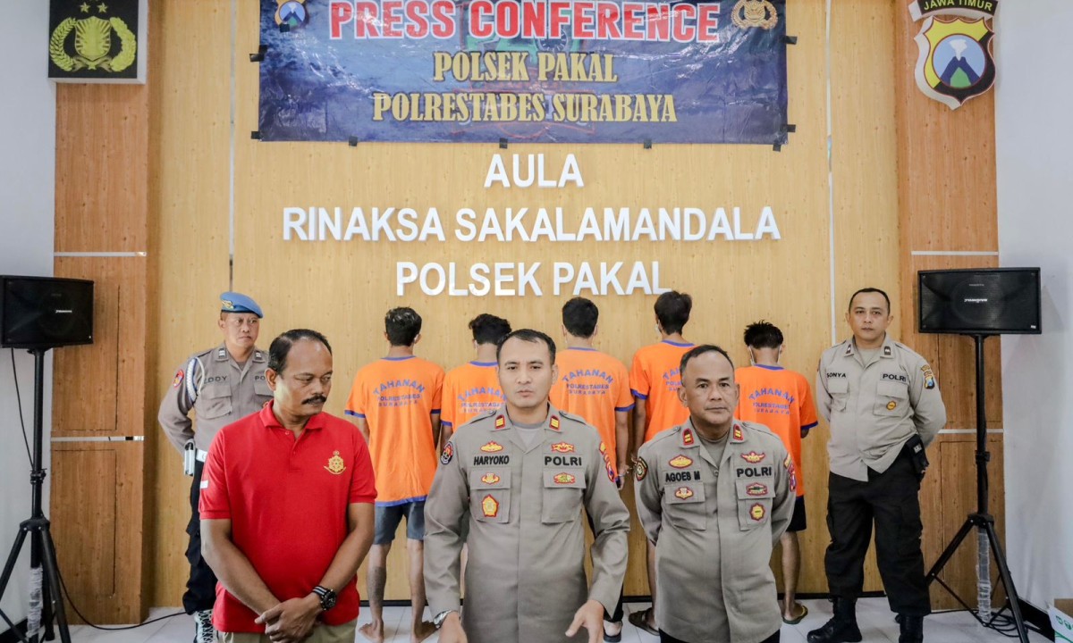 Pesilat yang terlibat tawuran saat diamankan polisi (Foto: Humas Polrestabes Surabaya)