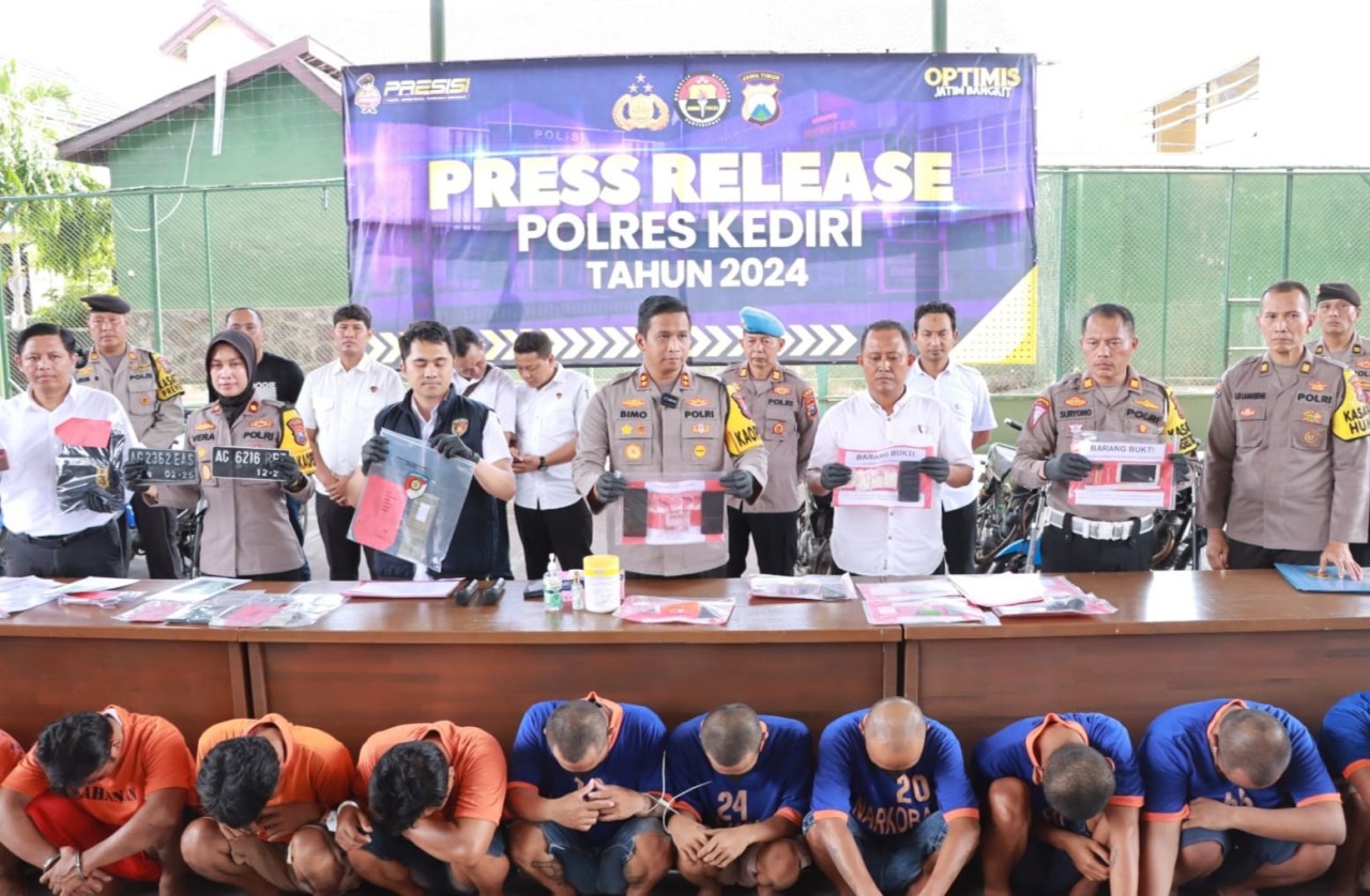 Polres Kediri merilis kasus curanmor dan penyalahgunaan narkoba. (Foto : Polres Kediri for jatimnow.com)