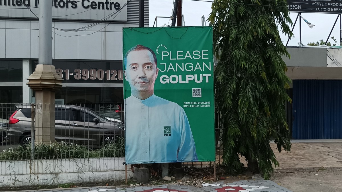 Baliho Caleg di Gresik Ini Terlihat Simpel tapi Lengkap Informasinya, Paham?