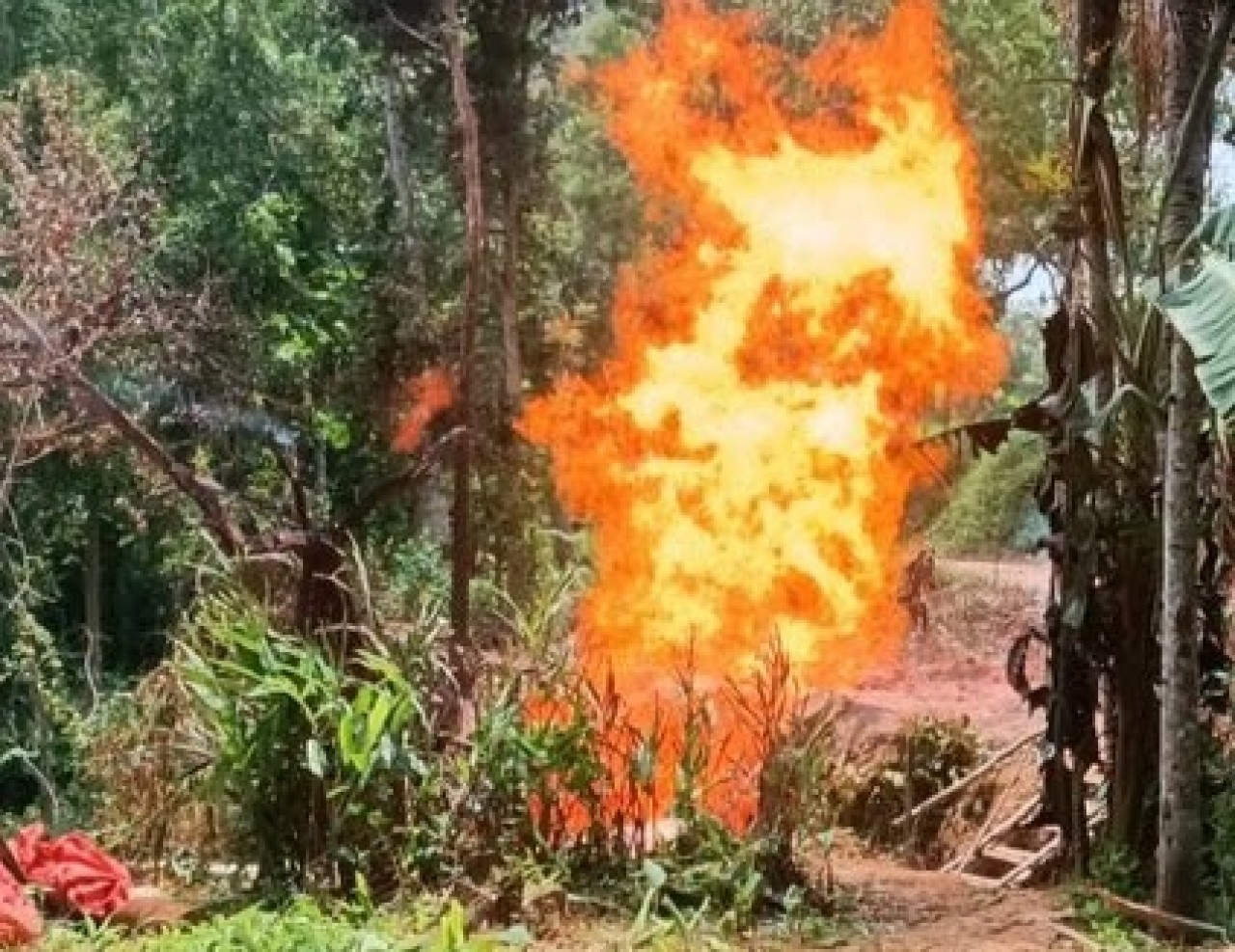 Sumur Bor di Pamekasan Semburkan Api Gegara Disulut Korek