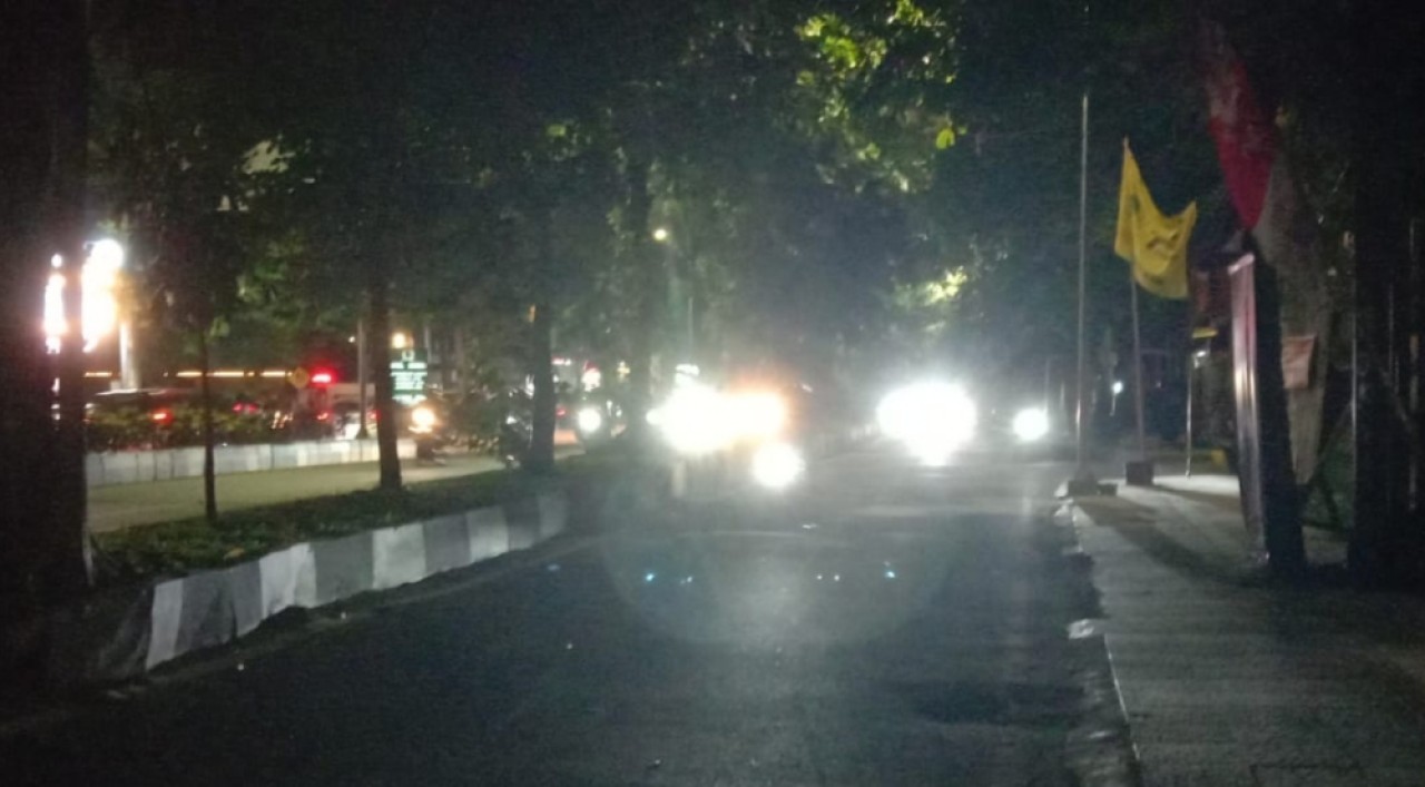 Kondisi Jalan Jaksa Agung Suprapto, Kota Malang ketika malam hari. (Foto: Gerhana/jatimnow.com)