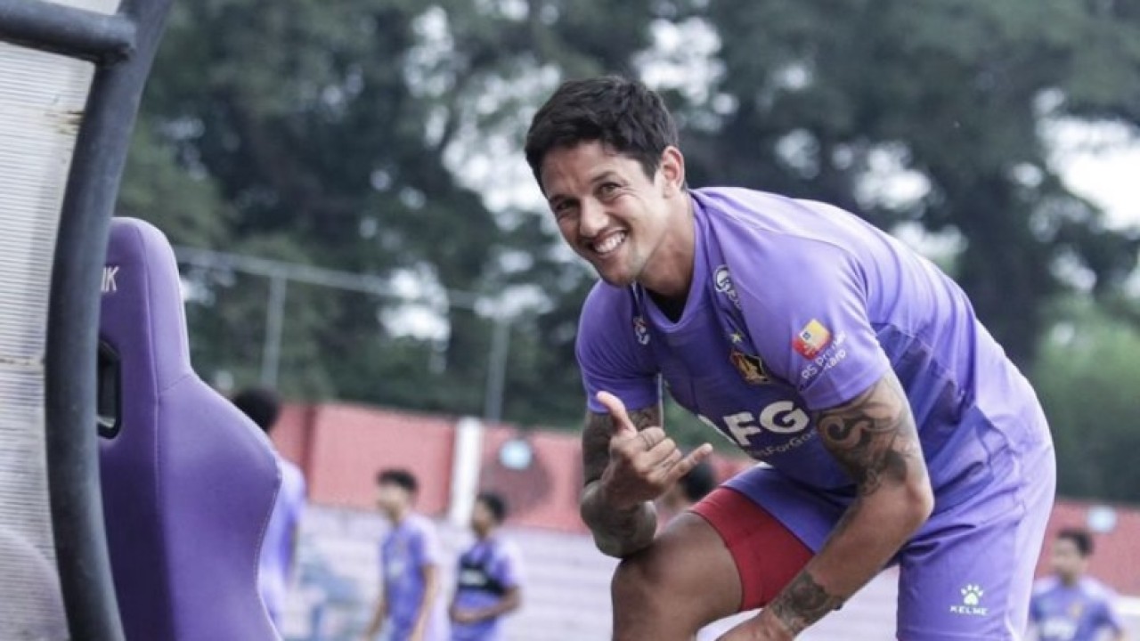 Pemain Persik Kediri Irfan Bachdim. (Foto : Persik Kediri for jatimnow.com)