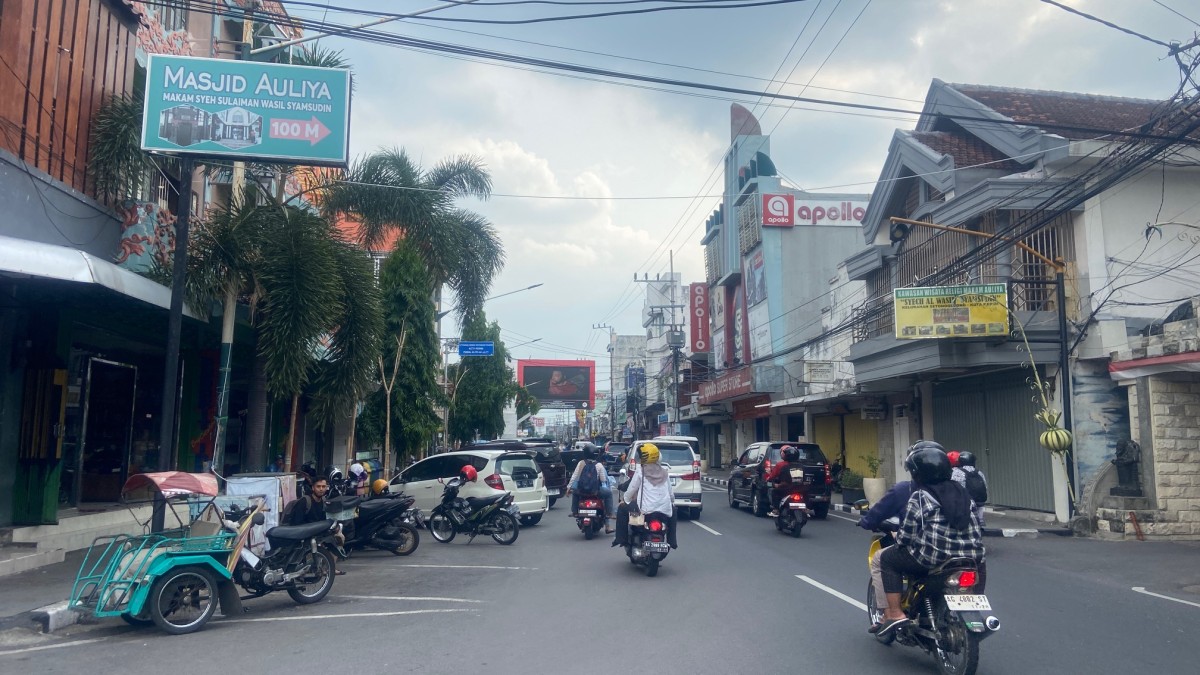 Suasana parkir di Jalan Dhoho Kediri, hari ini. (Foto: Yanuar Dedy/jatimnow.com)