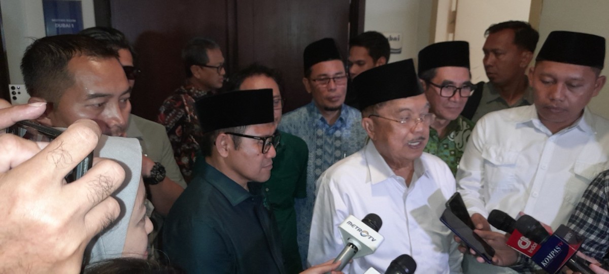 Jusuf Kalla memberikan keterangan pada wartawan usai forum diskusi bersama ISMI Jatim (foto: Ni'am Kurniawan/jatimnow.com)