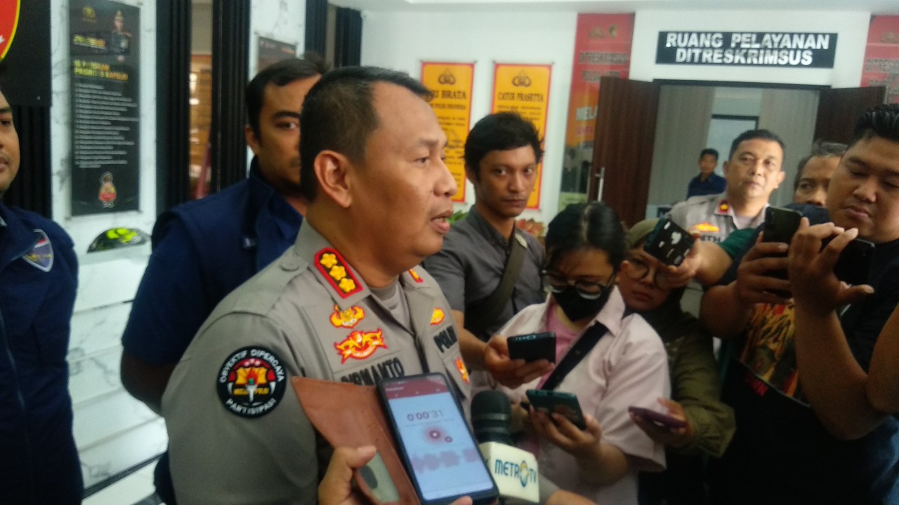 Kabid Humas Polda Jatim, Kombes Pol Dirmanto saat memberikan keterangan di Polda Jatim (Foto: Haryo Agus/ jatimnow.com)