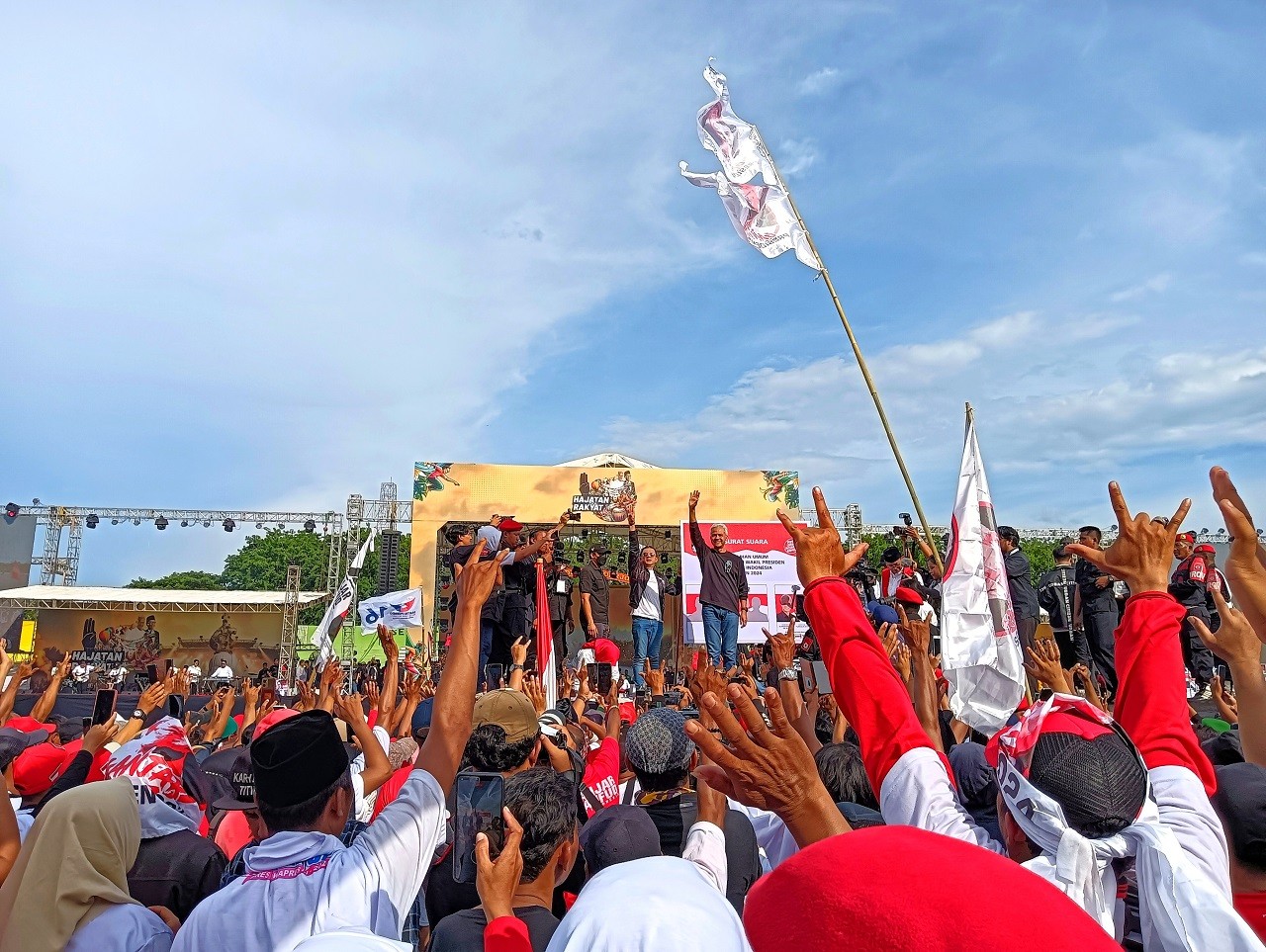 Kampanye Calon Presiden Ganjar Pranowo pada agenda Hajatan Rakyat di GOR Delta Sidoarjo. (Foto: Ahaddiini HM/jatimnow.com)