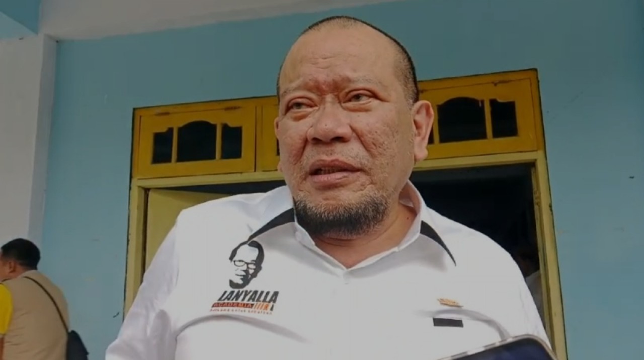 Ketua DPD RI, La Nyalla Mahmud Mattalitti saat mengunjungi Ponpes Ibnu Kholil Bangkalan. (Foto: Fathor Rahman/jatimnow.com)