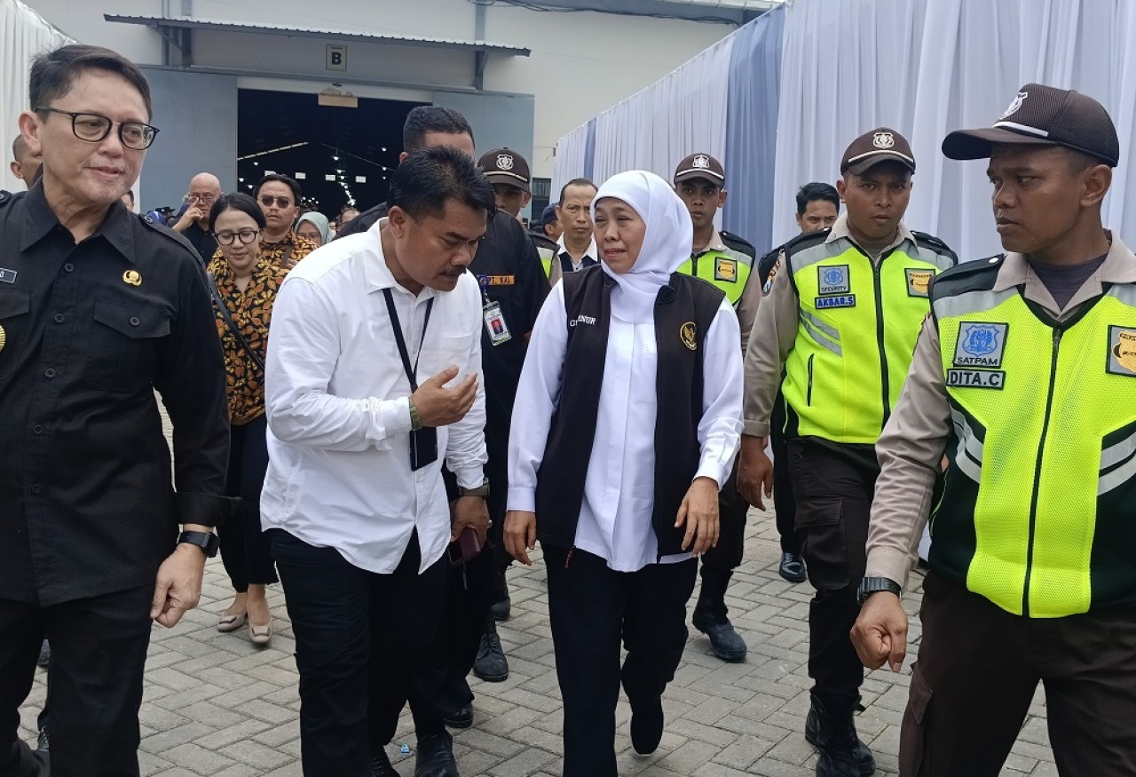 Khofifah Indar Parawansa usai meresmikan Mitra Produksi Sigaret (MPS) Dander Bojonegoro. (Foto: Misbahul Munir/jatimnow.com)