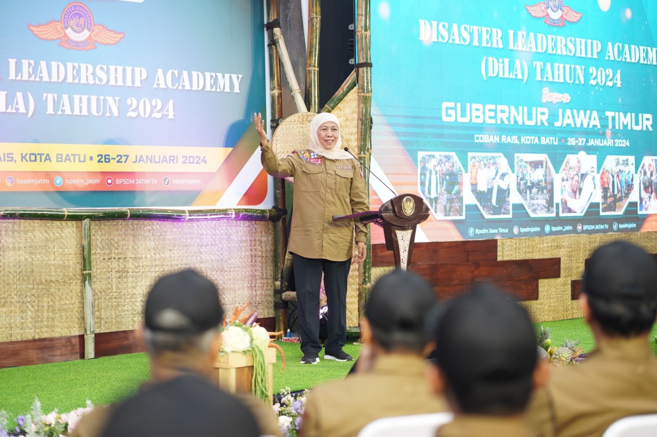Gubernur Jawa Timur, Khofifah Indar Parawansa dalam sambutannya saat kegiatan Disaster Leadership Academy (DiLA) di Coban Rais, Kota Batu pada Sabtu (27/1/2024). (Foto: Prokopim Pemkot Batu)