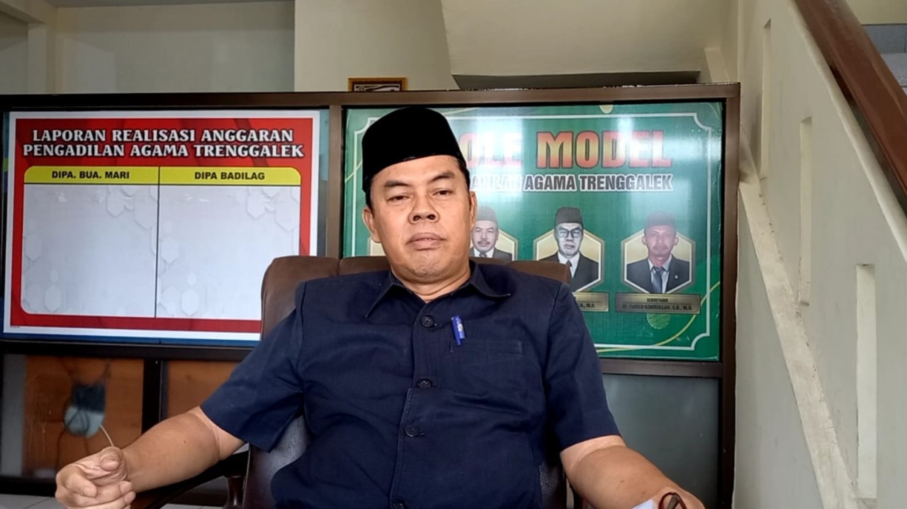 Panitera Pengadilan Agama (PA) Kabupaten Trenggalek, Hidayatullah. (Foto: Bramanta Pamungkas/jatimnow.com)